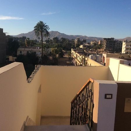Appartamento The Brown House Luxor Esterno foto