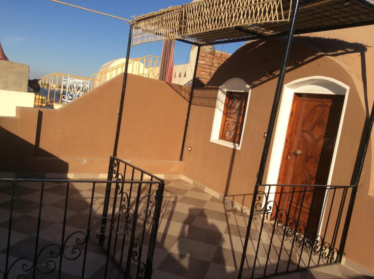 Appartamento The Brown House Luxor Esterno foto