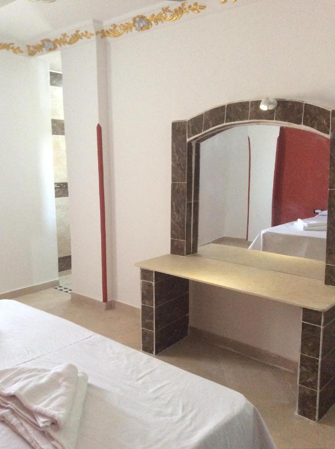Appartamento The Brown House Luxor Esterno foto
