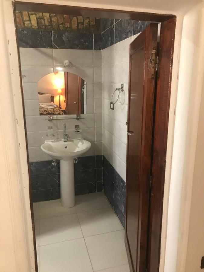 Appartamento The Brown House Luxor Esterno foto