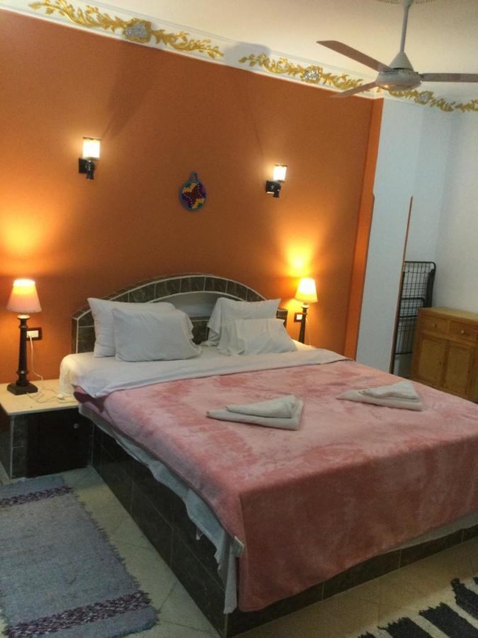 Appartamento The Brown House Luxor Esterno foto