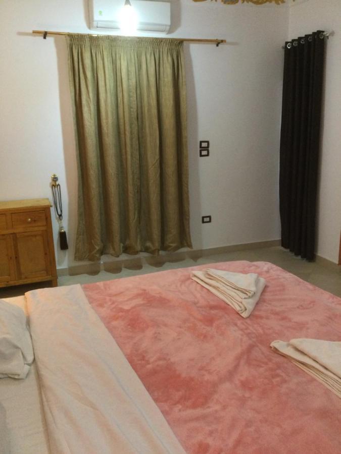 Appartamento The Brown House Luxor Esterno foto
