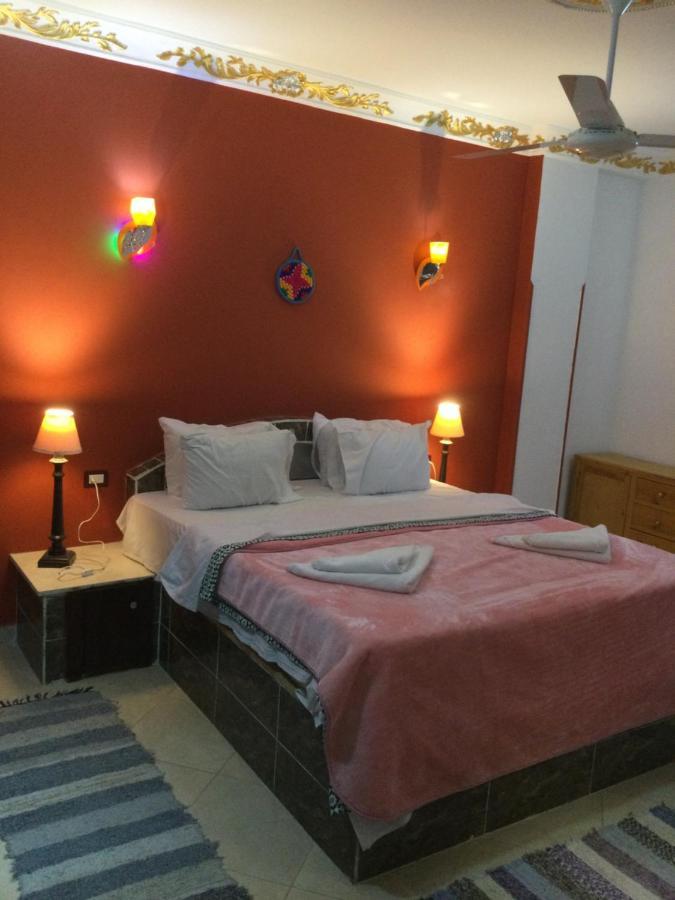 Appartamento The Brown House Luxor Esterno foto