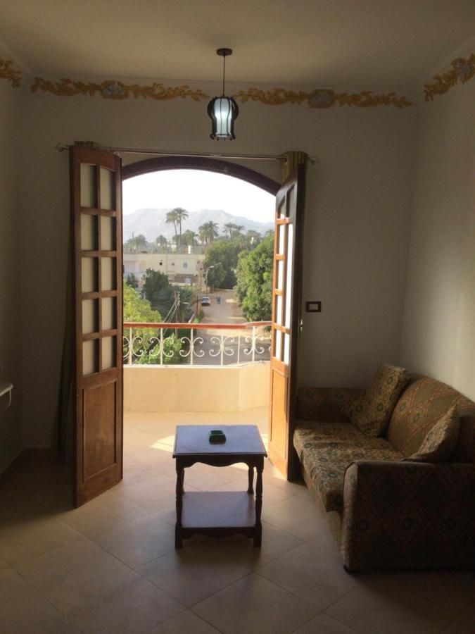 Appartamento The Brown House Luxor Esterno foto