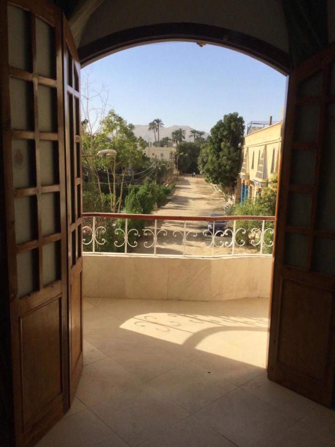 Appartamento The Brown House Luxor Esterno foto