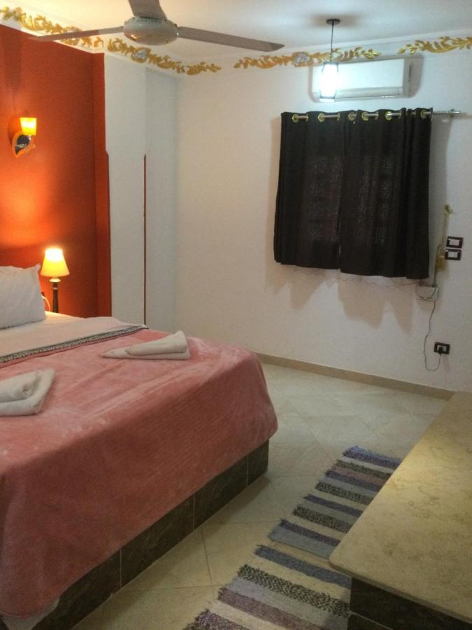 Appartamento The Brown House Luxor Esterno foto