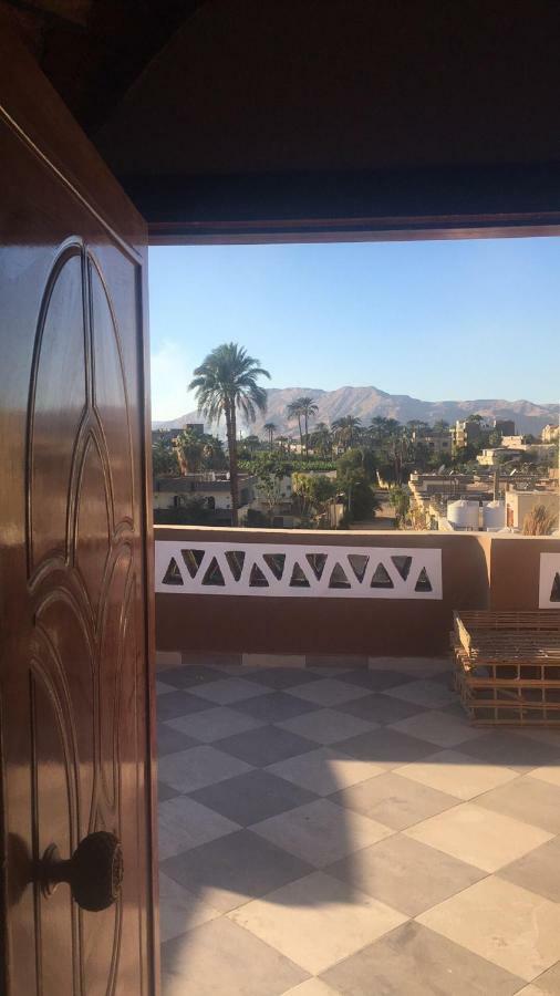 Appartamento The Brown House Luxor Esterno foto