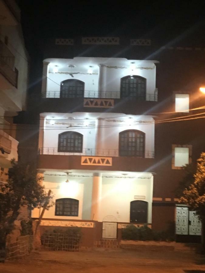 Appartamento The Brown House Luxor Esterno foto