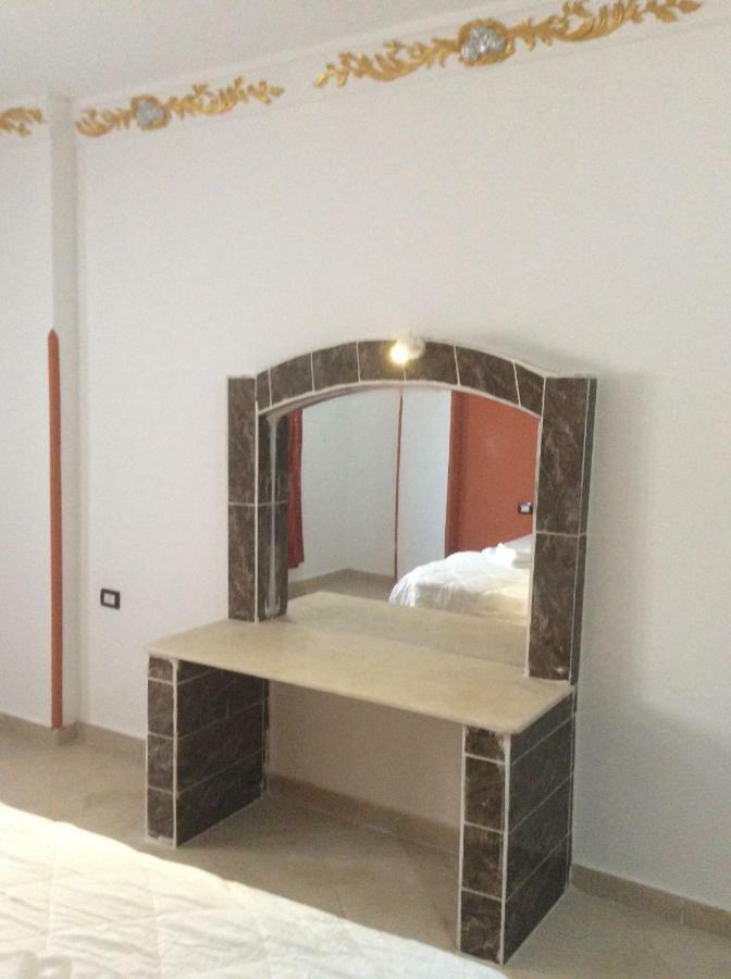 Appartamento The Brown House Luxor Esterno foto