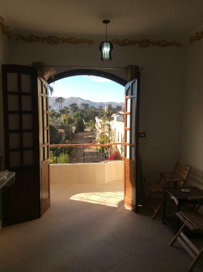 Appartamento The Brown House Luxor Esterno foto