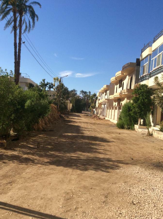 Appartamento The Brown House Luxor Esterno foto
